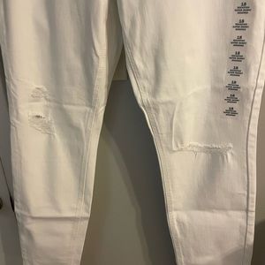 Old Navy Rockstar Skinny Jeans! Distressing in the knees! New with tags!